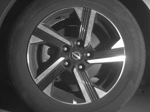 Used 2025 Nissan Sentra SV FWD image 15
