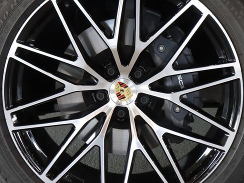 Certified 2026 Porsche Macan AWD/4WD image 28