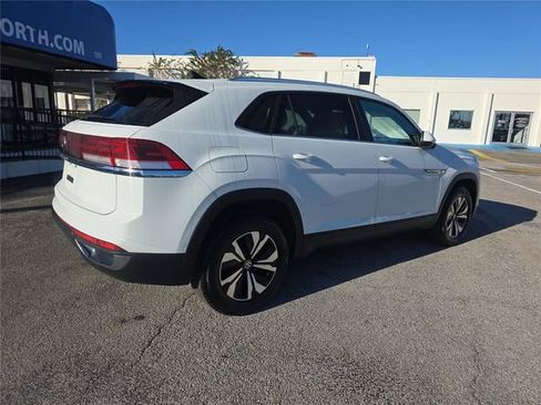 Used 2025 Volkswagen Atlas Cross Sport SE image 3