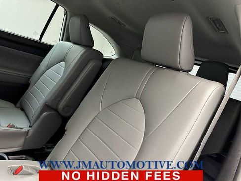 Used 2022 Toyota Highlander XLE image 16