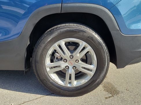 Used 2024 GMC Terrain SLE w/ Driver Convenience Package FWD image 23