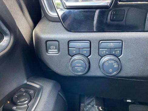 Used 2025 Chevrolet Silverado 1500 LT AWD/4WD image 32