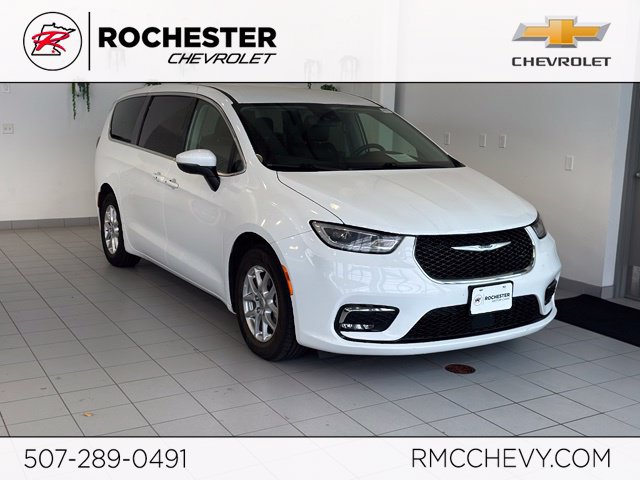Used 2023 Chrysler Pacifica Touring-L FWD image 1