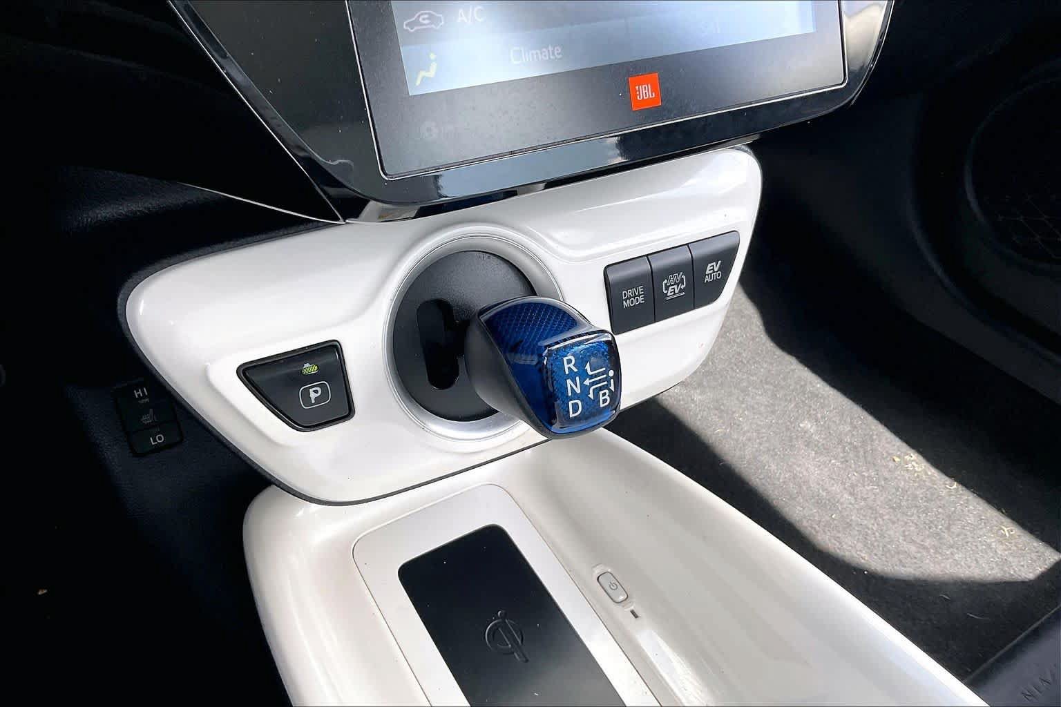 Used 2017 Toyota Prius Prime Advanced w/ Preferred Accessory Package FWD image 34