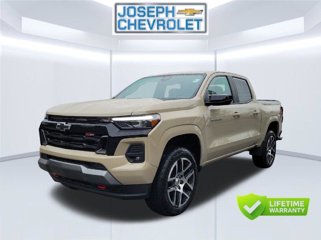 Used 2023 Chevrolet Colorado Z71 w/ Z71 Convenience Package 2 AWD/4WD image 2