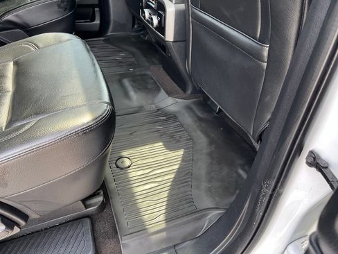 Used 2020 Ford Expedition XLT w/ Equipment Group 202A AWD/4WD image 16