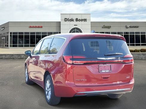 New 2026 Chrysler Pacifica Select AWD/4WD image 3