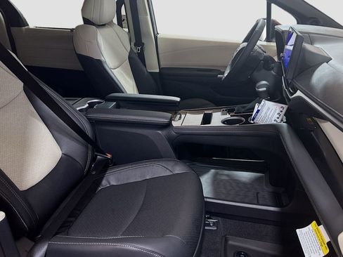 New 2026 Toyota Sienna Platinum image 28