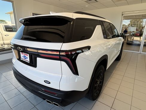 Used 2025 Chevrolet Traverse LT w/ Midnight/Sport Edition FWD image 7