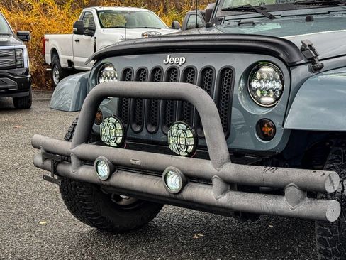 Used 2015 Jeep Wrangler Unlimited Sahara w/ Connectivity Group image 3