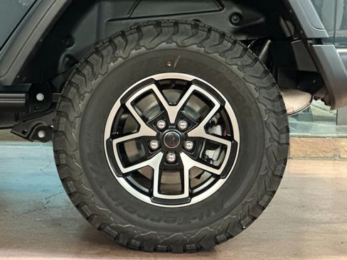 New 2025 Jeep Wrangler Unlimited Rubicon w/ Technology Group image 25