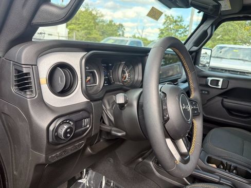 Used 2024 Jeep Gladiator Sport AWD/4WD image 20