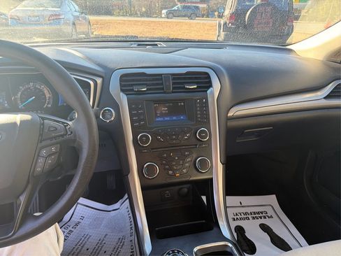 Used 2018 Ford Fusion S image 16