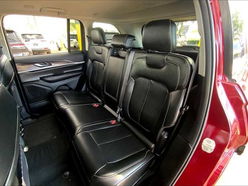 Used 2024 Jeep Grand Cherokee Limited image 20