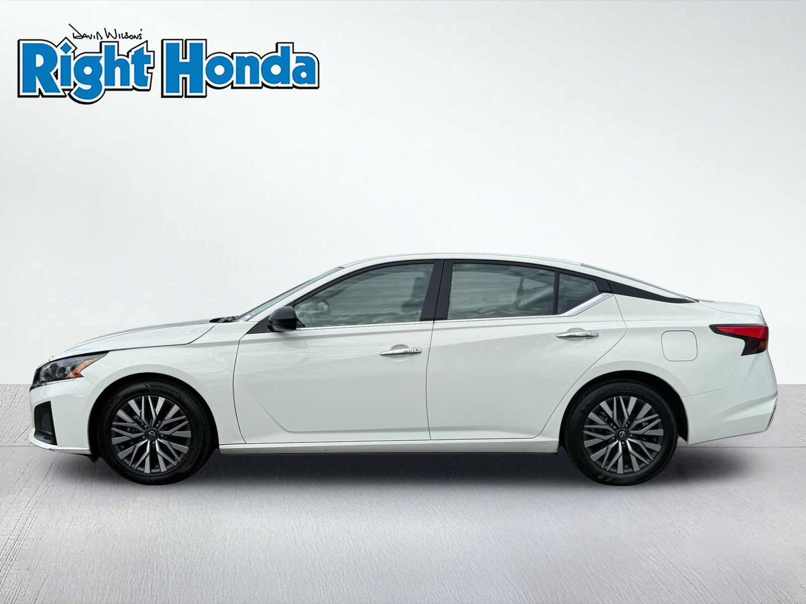 Used 2025 Nissan Altima 2.5 SV FWD image 3