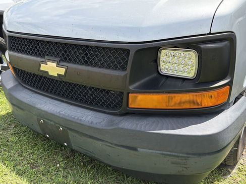 Used 2017 Chevrolet Express 2500 LS RWD image 4