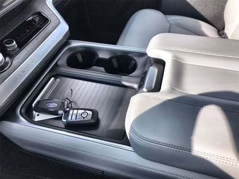 Used 2025 Ford Expedition Max Platinum image 21