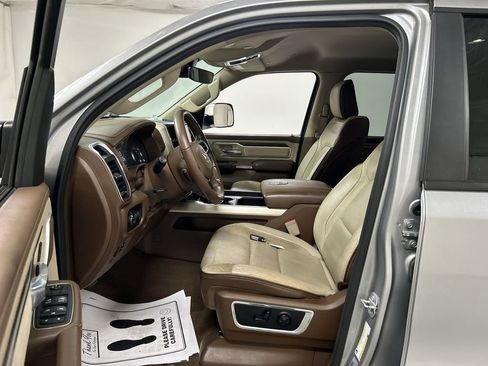 Used 2019 RAM 1500 Laramie AWD/4WD image 9