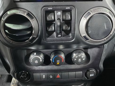 Used 2016 Jeep Wrangler Unlimited Sport w/ Quick Order Package 24S AWD/4WD image 22