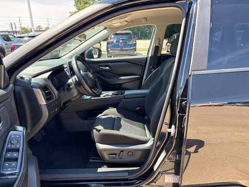 Used 2025 Nissan Rogue SV AWD/4WD image 10