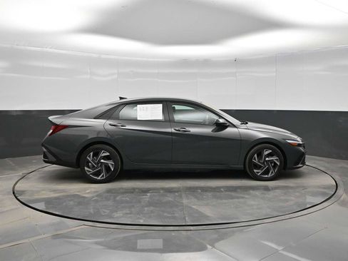 Certified 2025 Hyundai Elantra Sport image 9