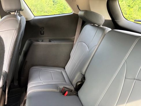 Used 2019 Buick Enclave Essence AWD/4WD image 45