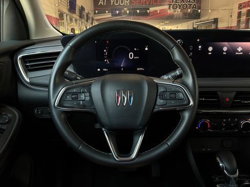 Used 2025 Buick Encore GX Preferred FWD image 31