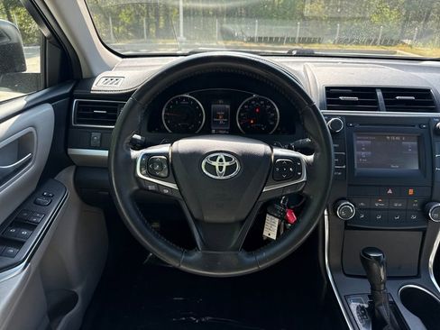 Used 2017 Toyota Camry SE image 18
