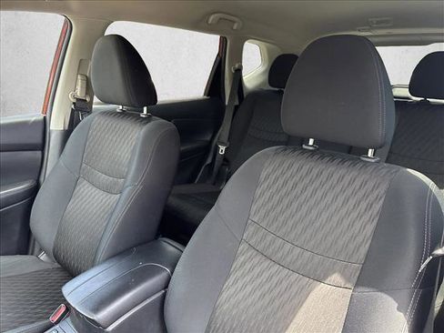 Used 2019 Nissan Rogue SV FWD image 16