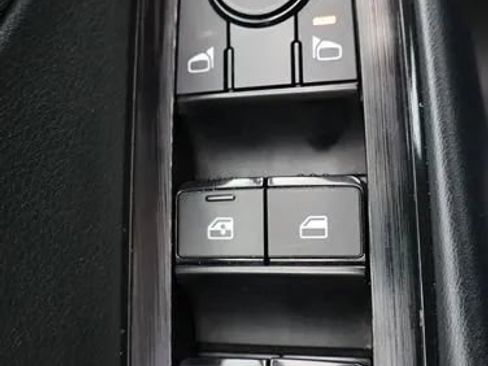 Used 2023 Nissan Rogue S AWD/4WD image 21