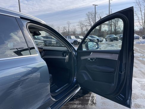 Used 2025 Volvo XC90 B6 Plus image 8