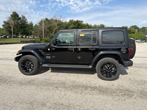 Used 2023 Jeep Wrangler Unlimited Sahara w/ Cold Weather Group AWD/4WD image 6