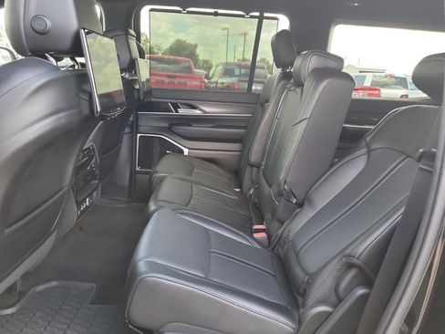 Certified 2024 Jeep Wagoneer Series III w/ Premium Group I image 12