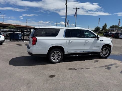 Used 2023 GMC Yukon XL SLT image 35