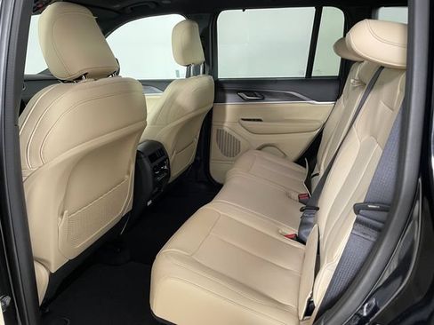New 2025 Jeep Grand Cherokee Limited w/ Luxury Tech Group II AWD/4WD image 4