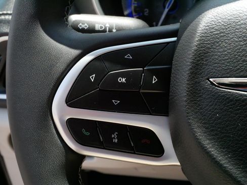 Used 2023 Chrysler Pacifica Touring-L AWD/4WD image 26