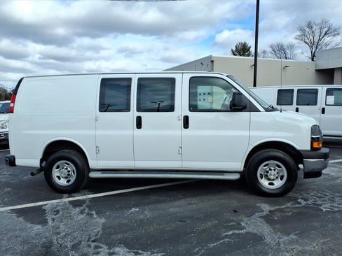 Used 2024 Chevrolet Express 2500 w/ Driver Convenience Package image 2