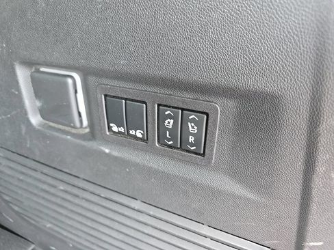 Used 2023 GMC Yukon Denali Ultimate AWD/4WD image 7