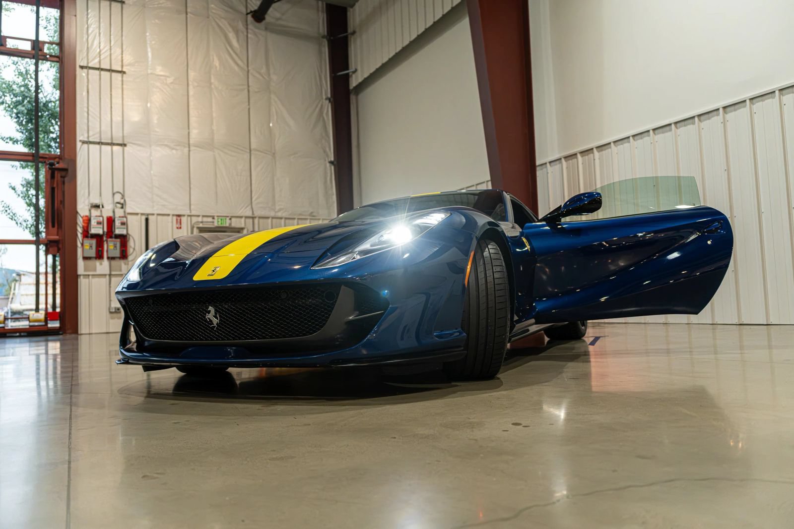 Used 2019 Ferrari 812 Superfast RWD image 8