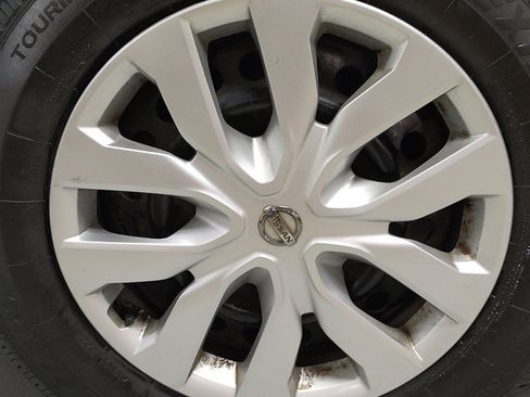 Used 2018 Nissan Rogue S FWD image 31