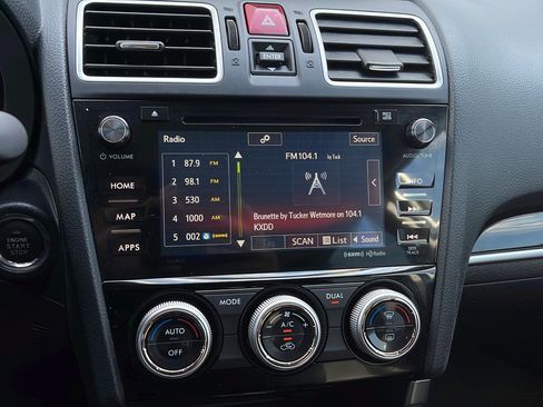 Used 2018 Subaru Forester 2.5i Touring AWD/4WD image 17