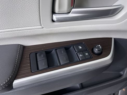 Used 2022 Toyota Sienna XLE FWD image 11