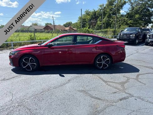 Used 2023 Nissan Altima 2.5 SR FWD image 8