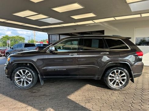 Used 2017 Jeep Grand Cherokee Overland AWD/4WD image 2