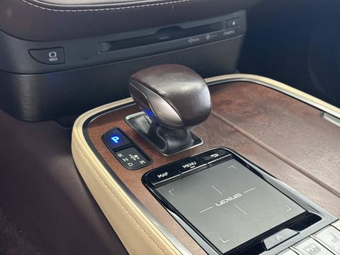 Used 2020 Lexus LS 500 w/ Accessory Package (Z1) RWD image 19