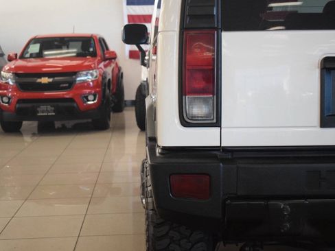Used 2005 HUMMER H2 w/ Preferred Equipment Group AWD/4WD image 34