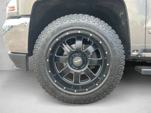 Used 2017 Chevrolet Silverado 1500 LT w/ All Star Edition RWD image 9