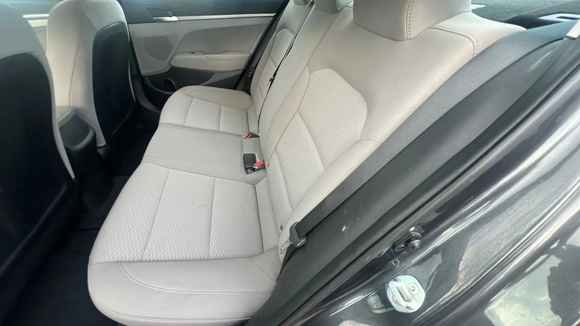 Used 2020 Hyundai Elantra SE FWD image 18