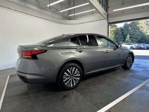 Used 2023 Nissan Altima 2.5 SV image 6