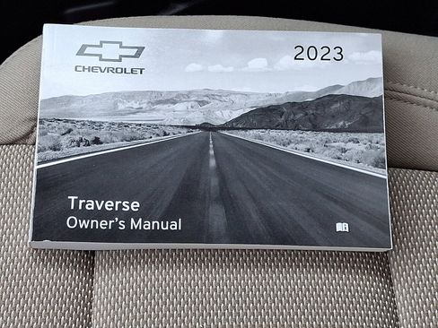 Used 2023 Chevrolet Traverse LT w/ Rear Camera Mirror Package AWD/4WD image 28